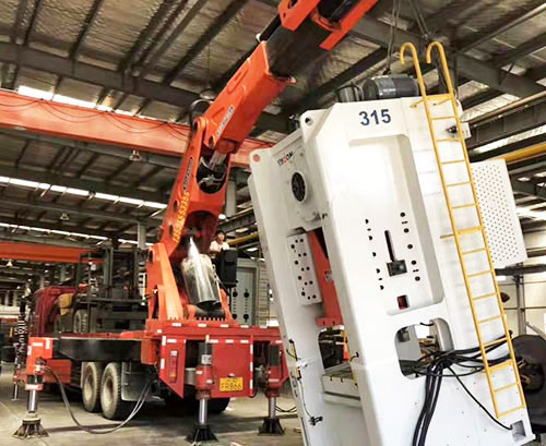 高坪附近随车吊出租，轻松解决运输难题