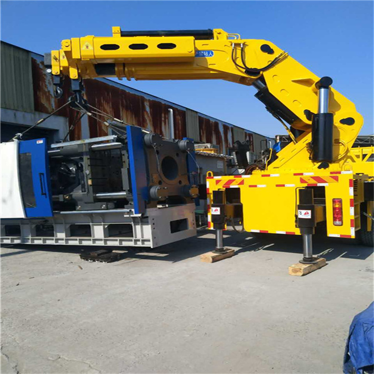 高坪 大吨位折臂吊出租费用解析：一小时租赁多少钱