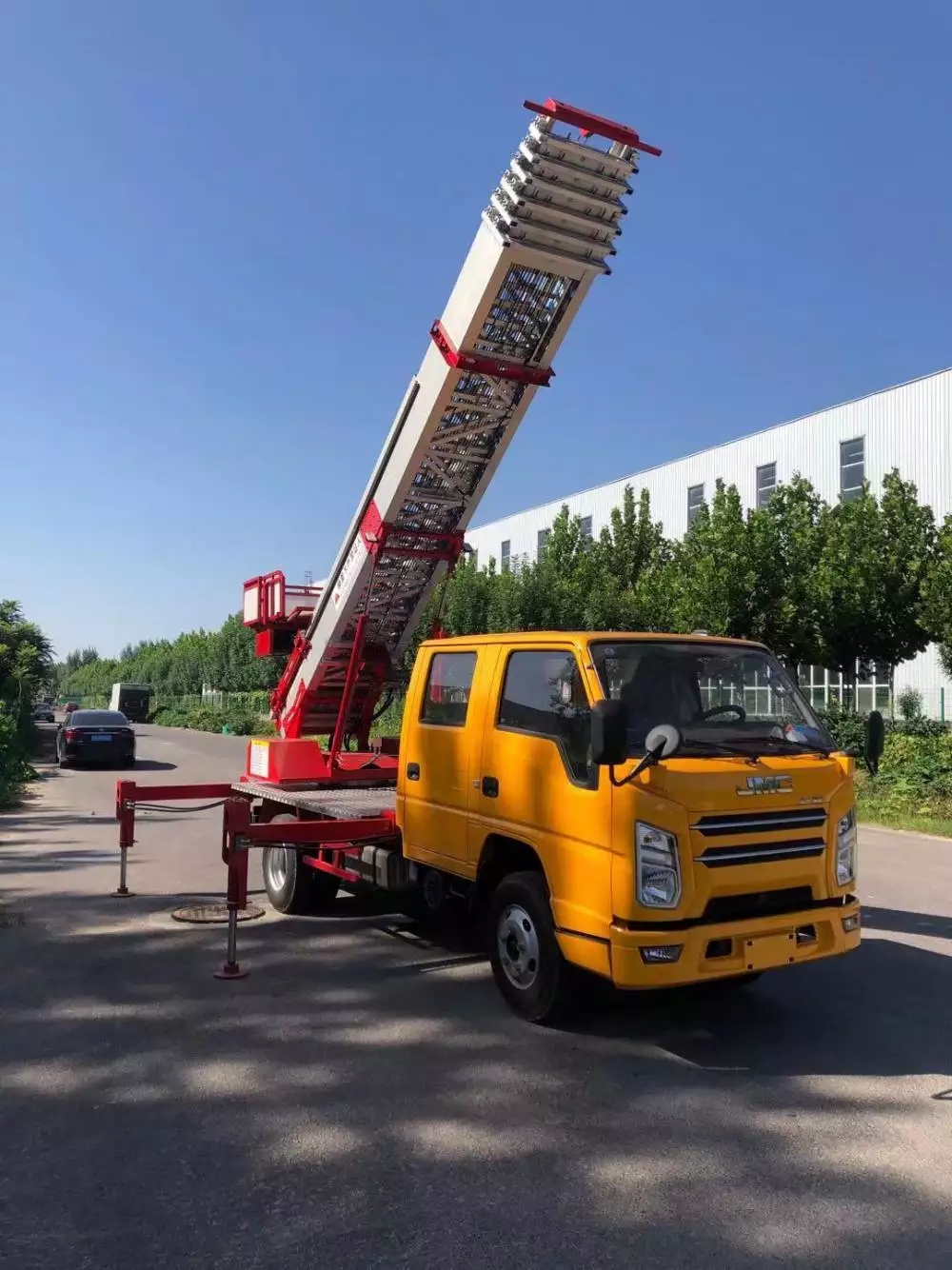 高坪附近的云梯车出租服务：轻松解决高空作业需求