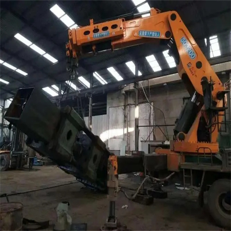 高坪130吨折臂吊车出租吊机租赁附近电话